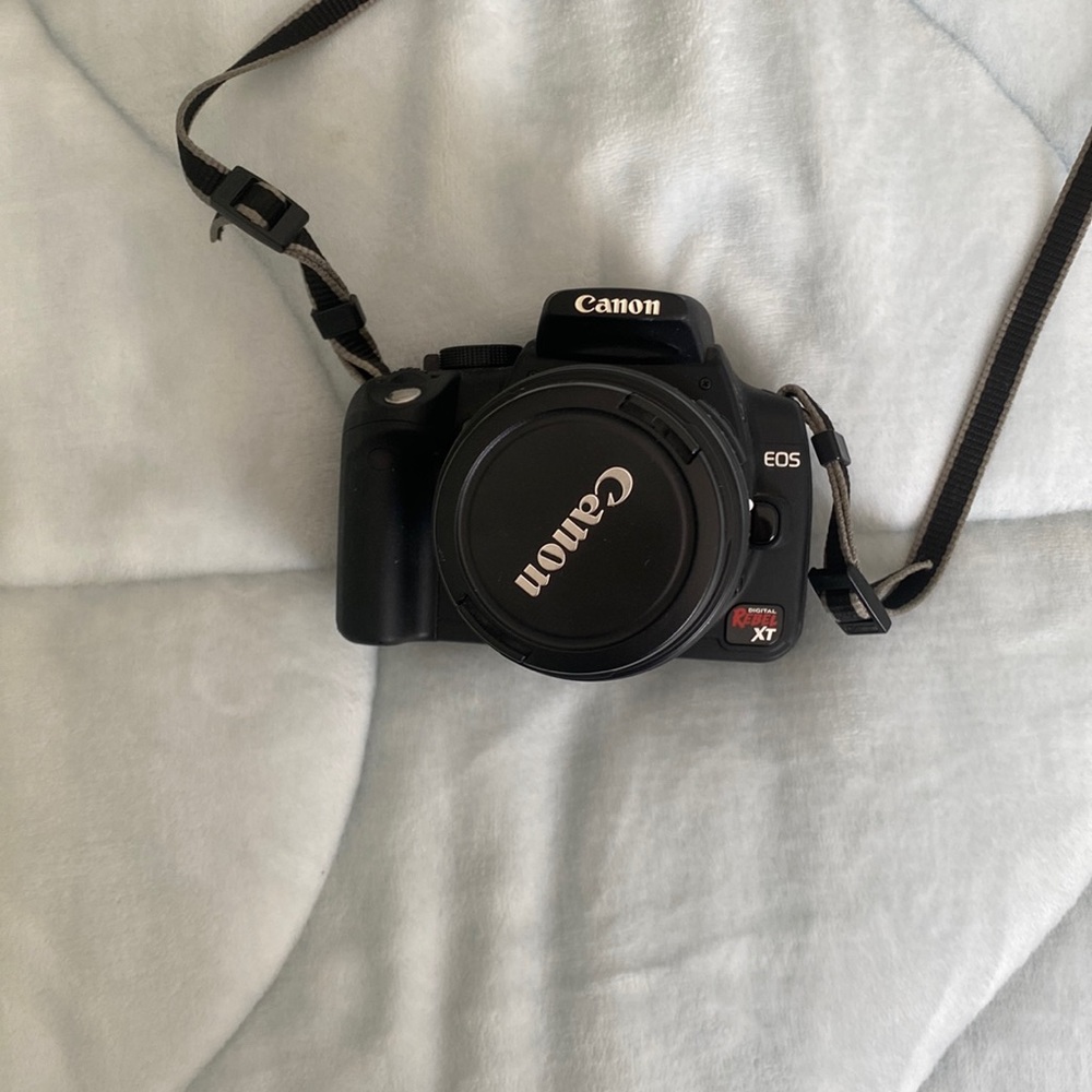 Canon camera - Picture 1 of 2